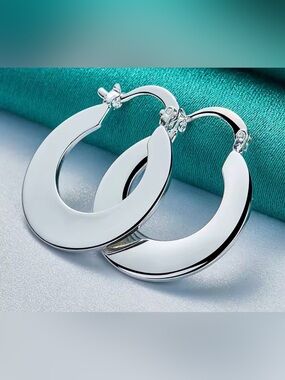 .925 Sterling Silver Smooth  Flat Rounf Earrings - Polished  Silver Finish